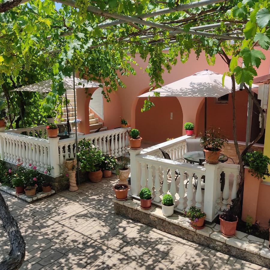 Apartamento Nikolaou Thomas House Parga Exterior foto